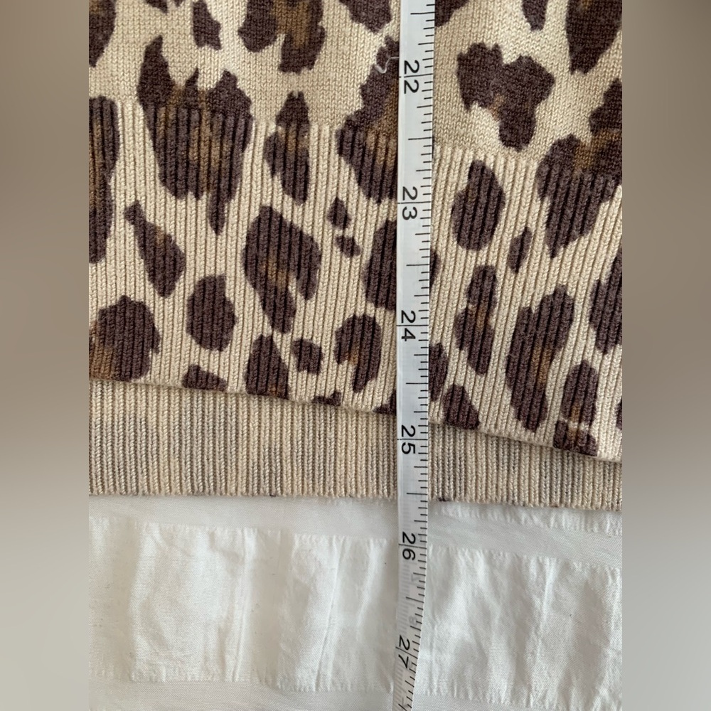 Covington Leopard Print Women's Cardigan - Picture 13 of 16
